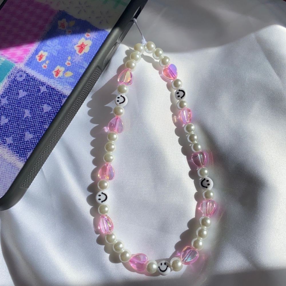 Smiley Face Pearl Phone Charm 💕